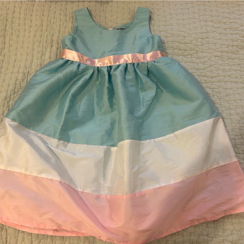 A.T.U.N Formal Girls dress, Size 5-6.
